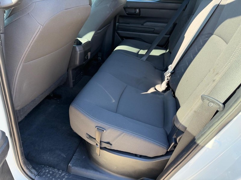 Toyota Tacoma 2WD Vehicle Full-screen Gallery Image 16