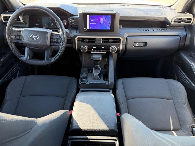 Toyota Tacoma 2WD Vehicle Full-screen Gallery Image 19