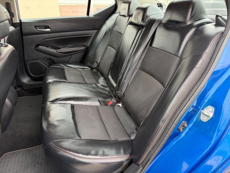 Nissan Altima Vehicle Full-screen Gallery Image 17