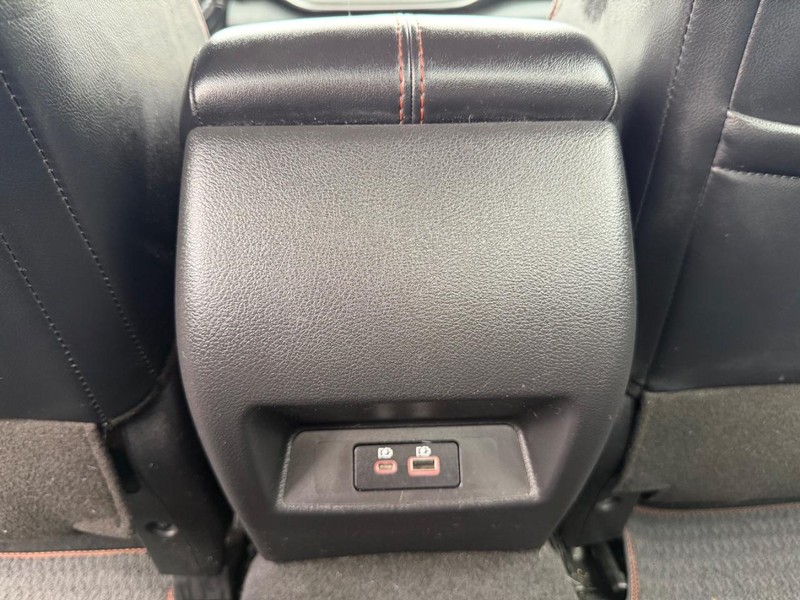 Nissan Altima Vehicle Full-screen Gallery Image 18