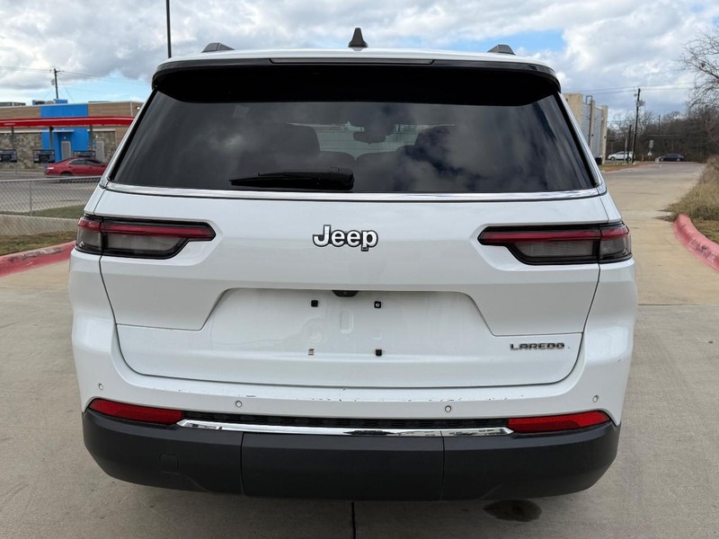 Jeep Grand Cherokee L Vehicle Full-screen Gallery Image 05