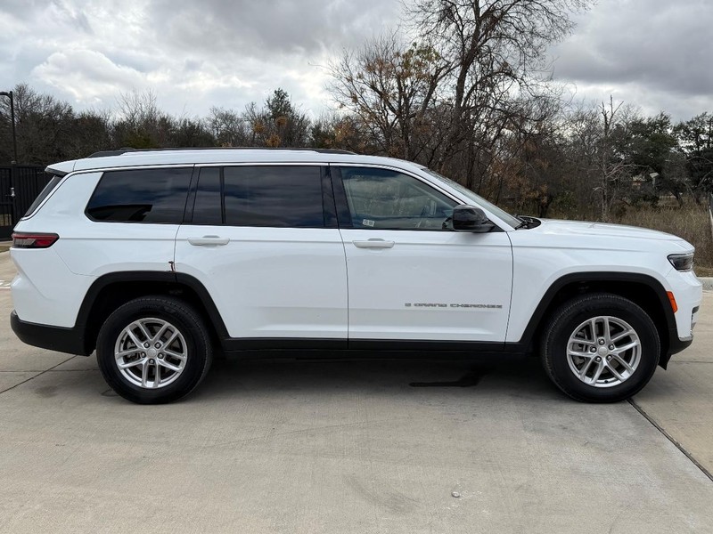 Jeep Grand Cherokee L Vehicle Full-screen Gallery Image 07