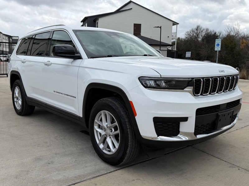 Jeep Grand Cherokee L Vehicle Full-screen Gallery Image 08