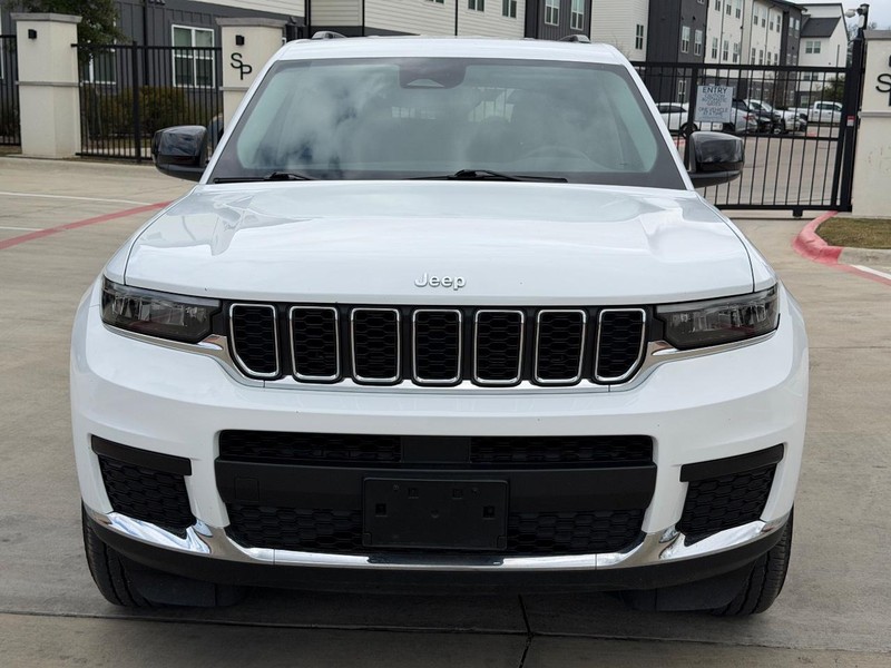 Jeep Grand Cherokee L Vehicle Full-screen Gallery Image 09