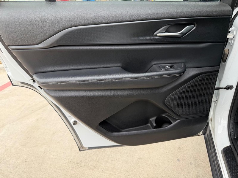 Jeep Grand Cherokee L Vehicle Full-screen Gallery Image 15