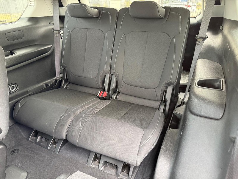 Jeep Grand Cherokee L Vehicle Full-screen Gallery Image 20