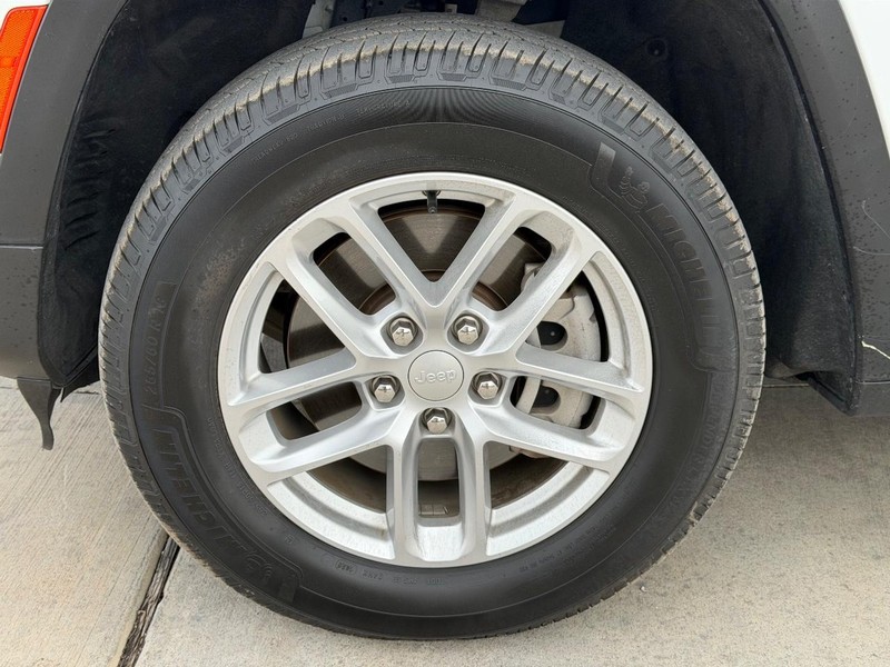 Jeep Grand Cherokee L Vehicle Full-screen Gallery Image 22