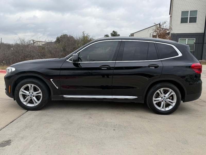 BMW X3 Vehicle Full-screen Gallery Image 03