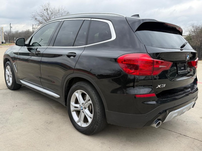 BMW X3 Vehicle Full-screen Gallery Image 04