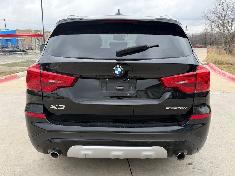 BMW X3 Vehicle Full-screen Gallery Image 05