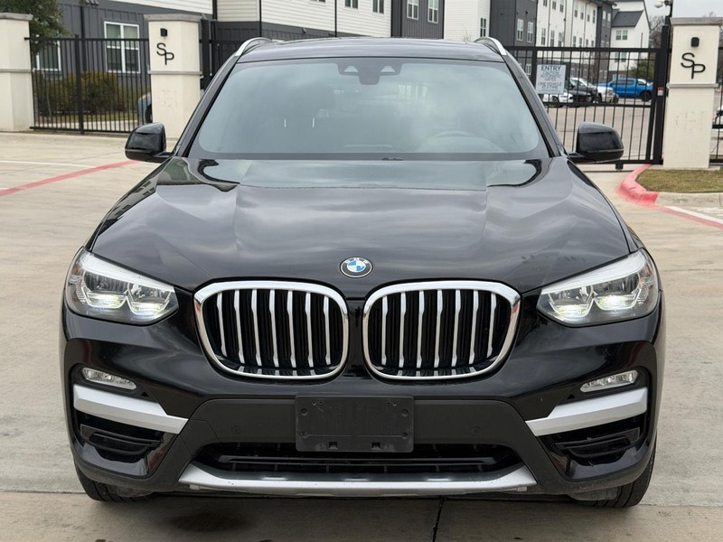 BMW X3 Vehicle Full-screen Gallery Image 09