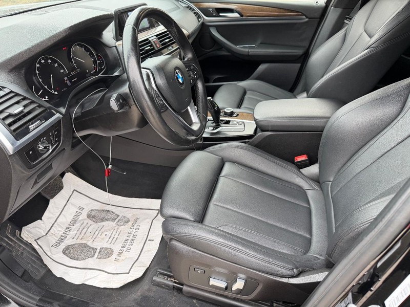 BMW X3 Vehicle Full-screen Gallery Image 11