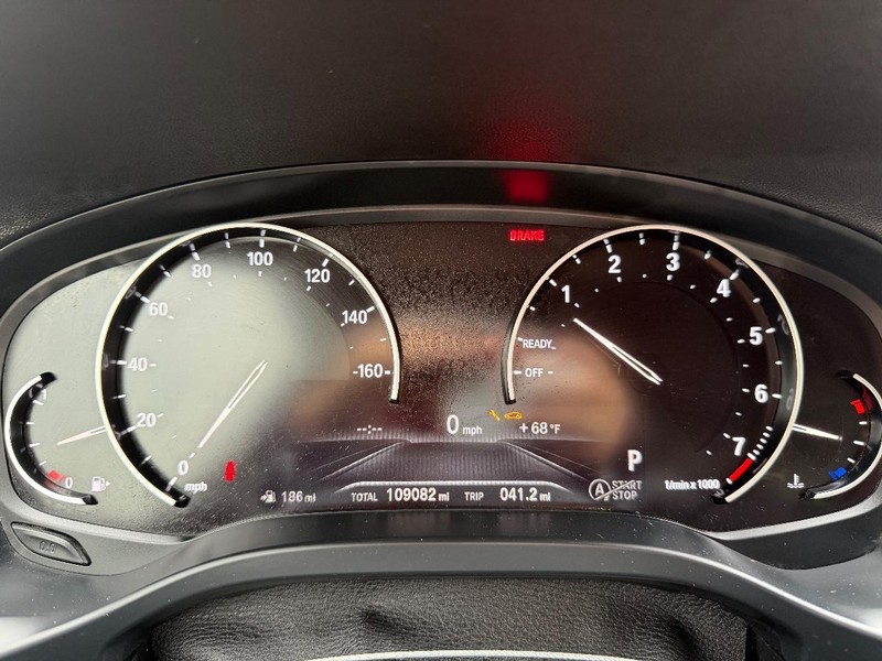 BMW X3 Vehicle Full-screen Gallery Image 13