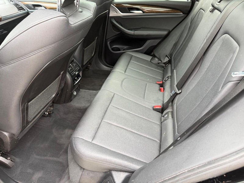 BMW X3 Vehicle Full-screen Gallery Image 16