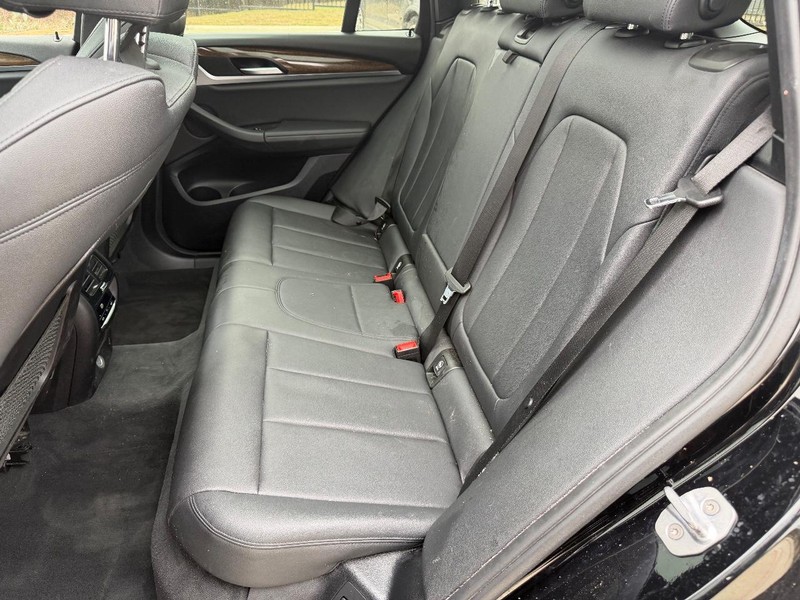 BMW X3 Vehicle Full-screen Gallery Image 17