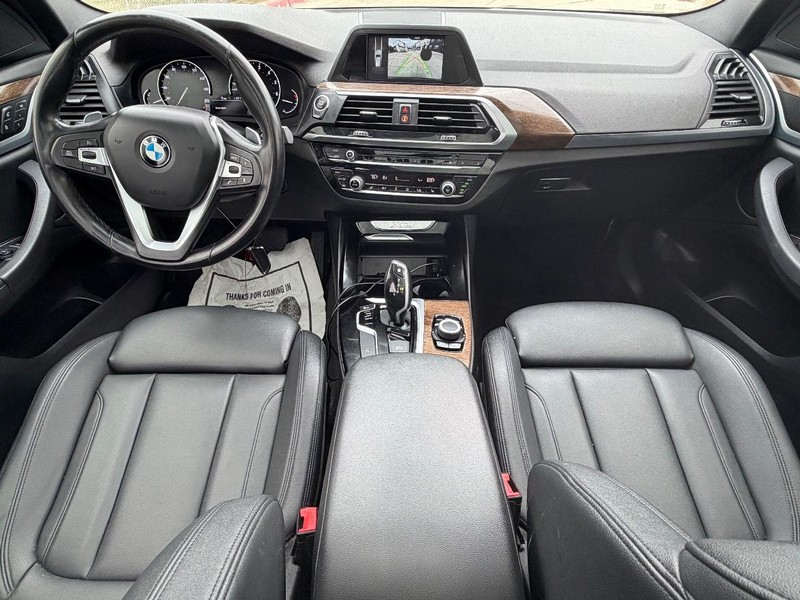 BMW X3 Vehicle Full-screen Gallery Image 19