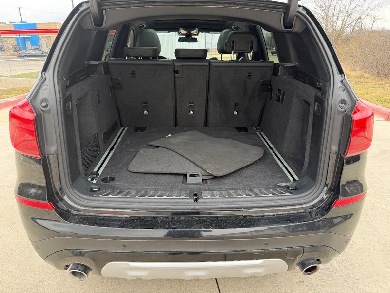 BMW X3 Vehicle Full-screen Gallery Image 21