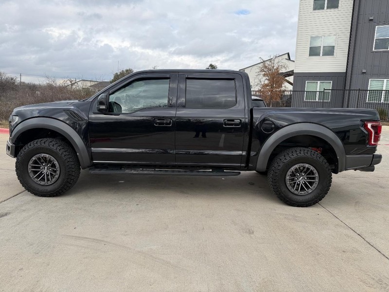 Ford F-150 Vehicle Full-screen Gallery Image 03