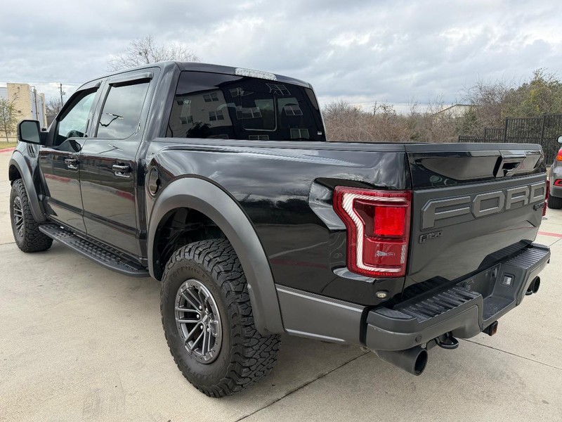 Ford F-150 Vehicle Full-screen Gallery Image 04