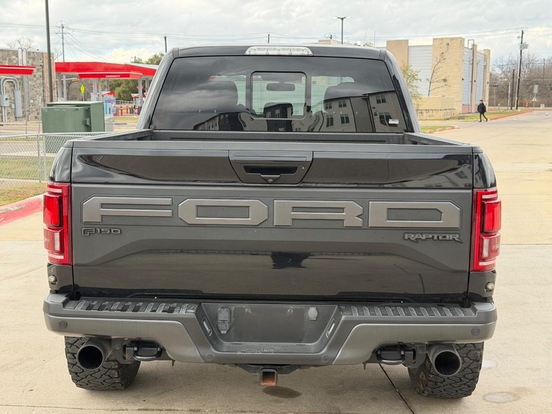 Ford F-150 Vehicle Full-screen Gallery Image 05
