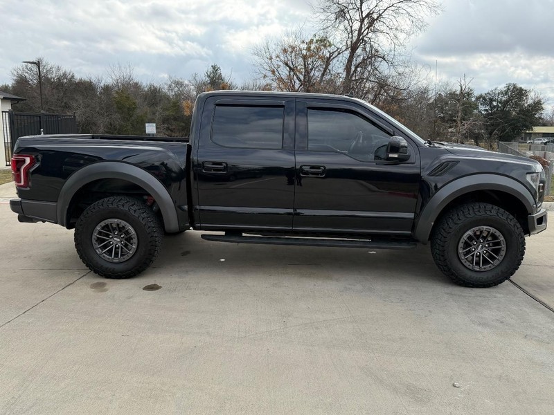 Ford F-150 Vehicle Full-screen Gallery Image 07