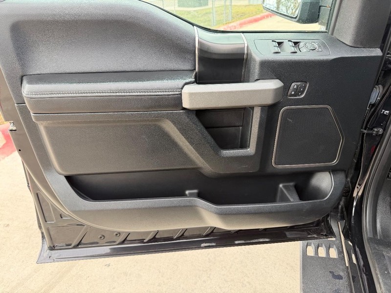 Ford F-150 Vehicle Full-screen Gallery Image 10