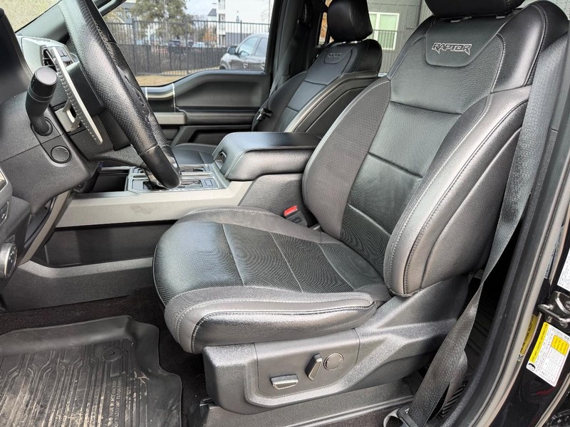 Ford F-150 Vehicle Full-screen Gallery Image 12