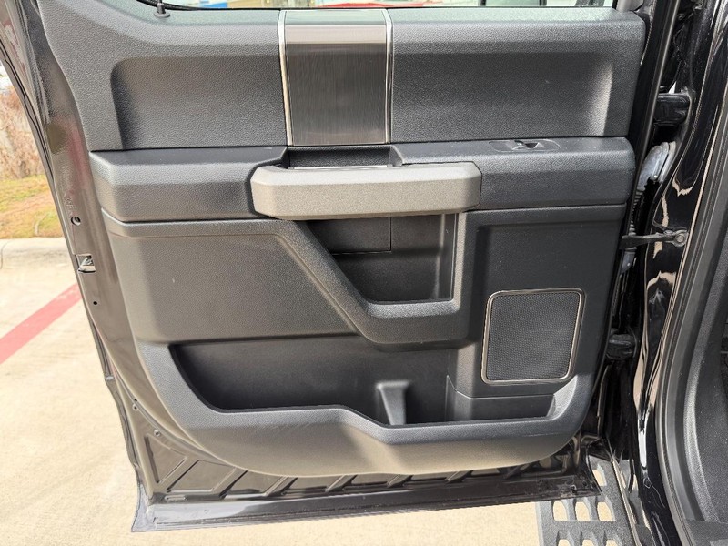 Ford F-150 Vehicle Full-screen Gallery Image 15