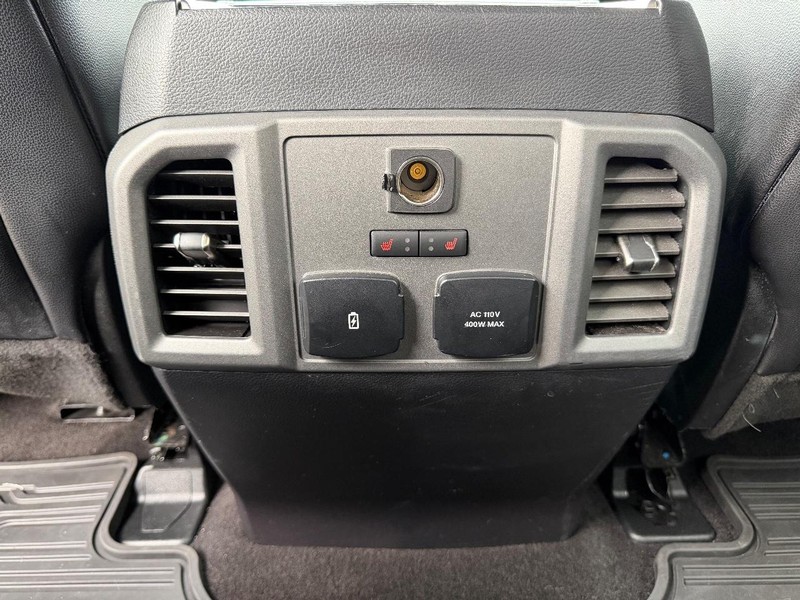 Ford F-150 Vehicle Full-screen Gallery Image 18