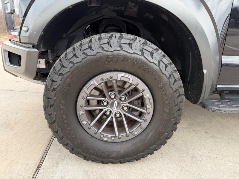 Ford F-150 Vehicle Full-screen Gallery Image 21