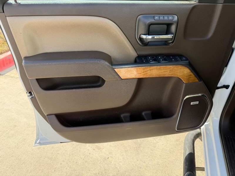 Chevrolet Silverado 1500 Vehicle Full-screen Gallery Image 10