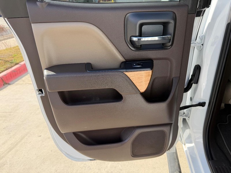 Chevrolet Silverado 1500 Vehicle Full-screen Gallery Image 15