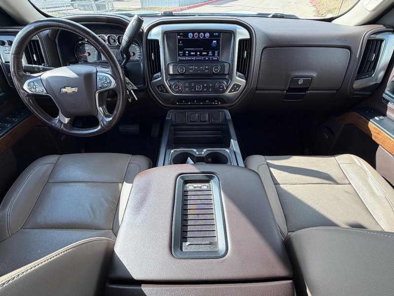 Chevrolet Silverado 1500 Vehicle Full-screen Gallery Image 18
