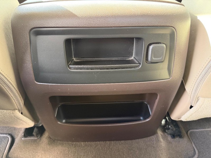 Chevrolet Silverado 1500 Vehicle Full-screen Gallery Image 19