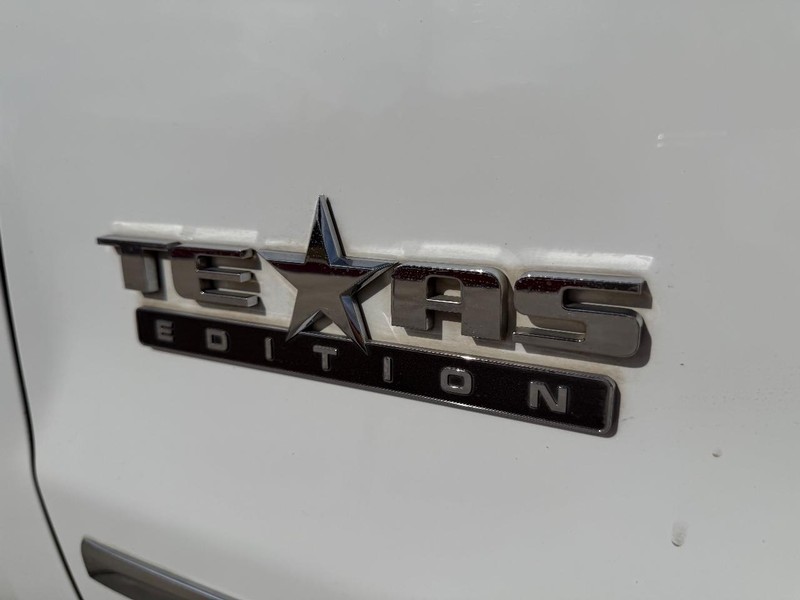 Chevrolet Silverado 1500 Vehicle Full-screen Gallery Image 21