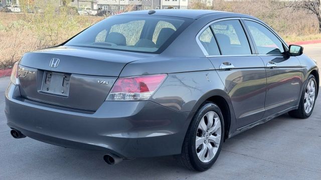 Honda Accord Sedan Vehicle Full-screen Gallery Image 03