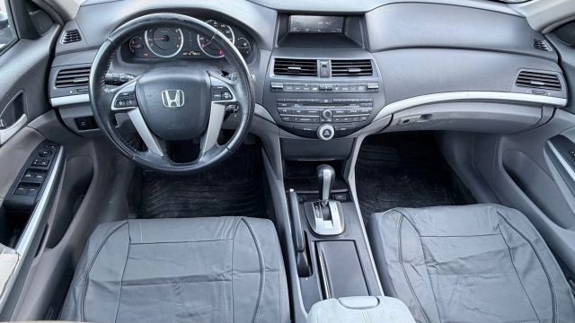 Honda Accord Sedan Vehicle Full-screen Gallery Image 08