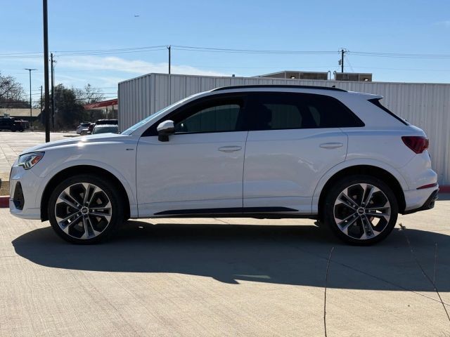 Audi Q3 Vehicle Full-screen Gallery Image 06