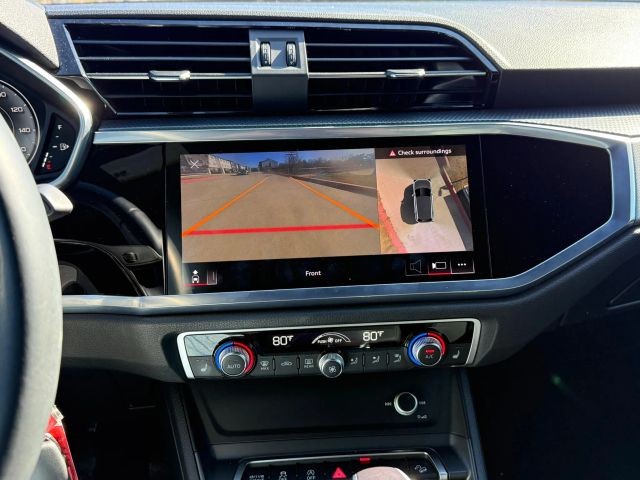 Audi Q3 Vehicle Full-screen Gallery Image 13