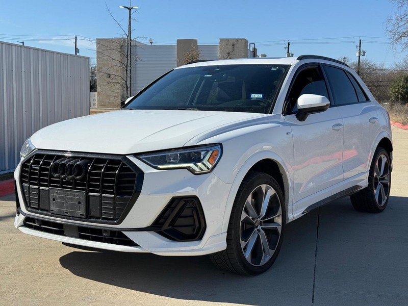 Audi Q3 Vehicle Full-screen Gallery Image 02