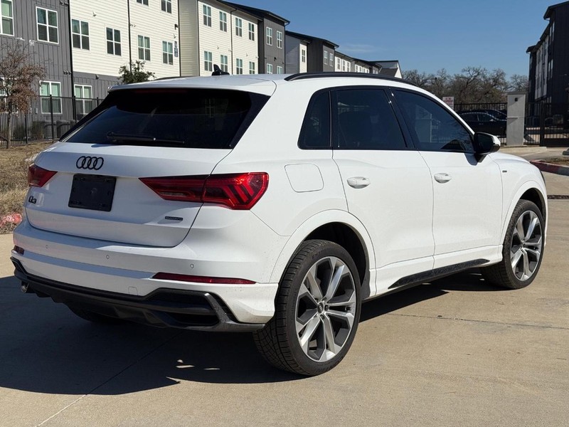 Audi Q3 Vehicle Full-screen Gallery Image 04