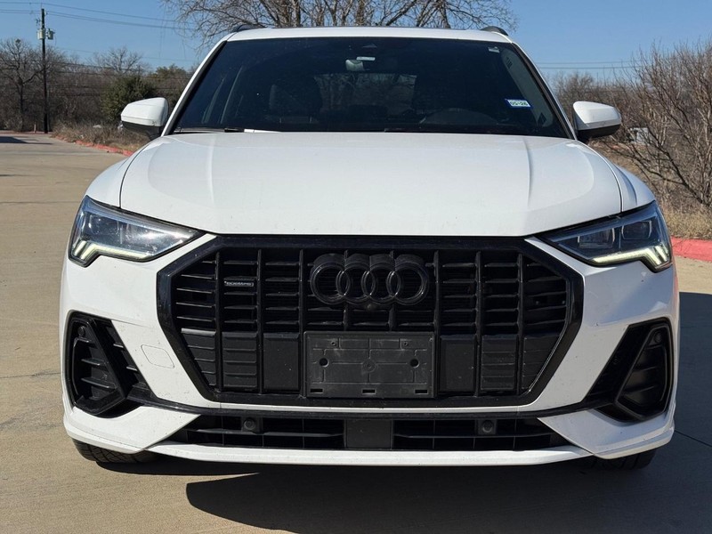 Audi Q3 Vehicle Full-screen Gallery Image 08