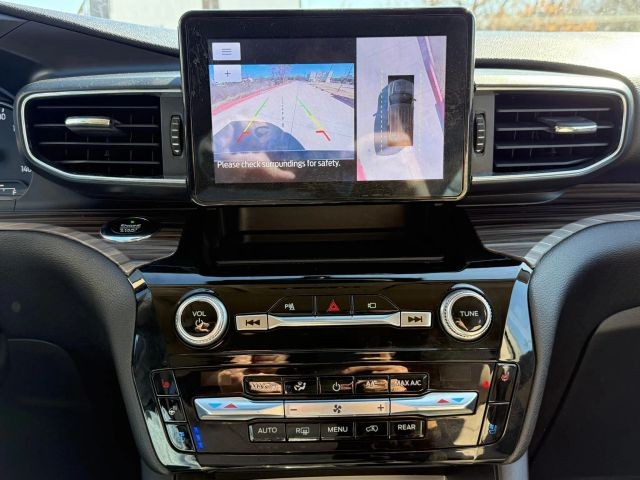 Ford Explorer Vehicle Full-screen Gallery Image 13