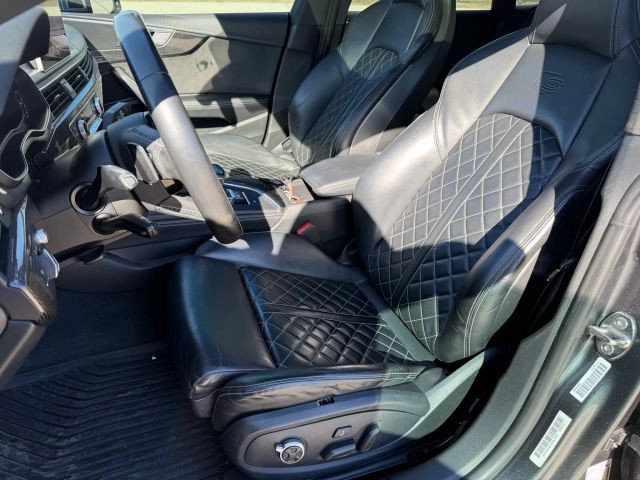 Audi S5 Sportback Vehicle Full-screen Gallery Image 12