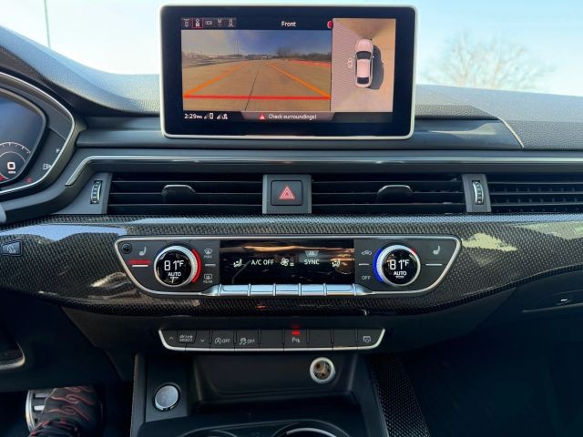 Audi S5 Sportback Vehicle Full-screen Gallery Image 14