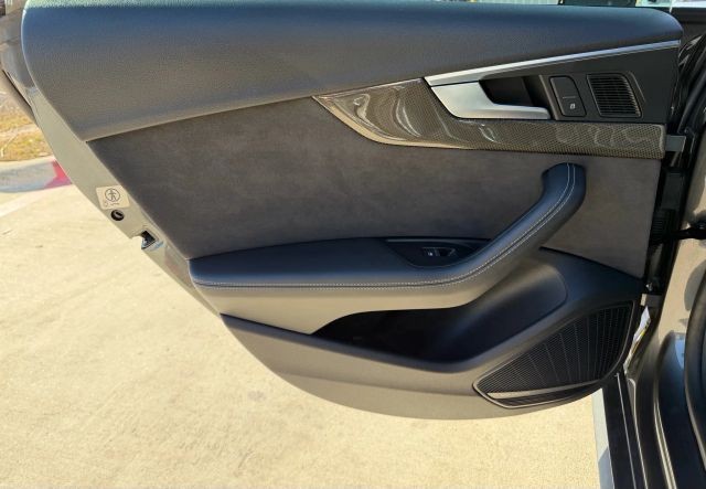 Audi S5 Sportback Vehicle Full-screen Gallery Image 15