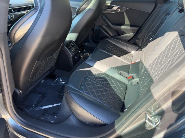 Audi S5 Sportback Vehicle Full-screen Gallery Image 16