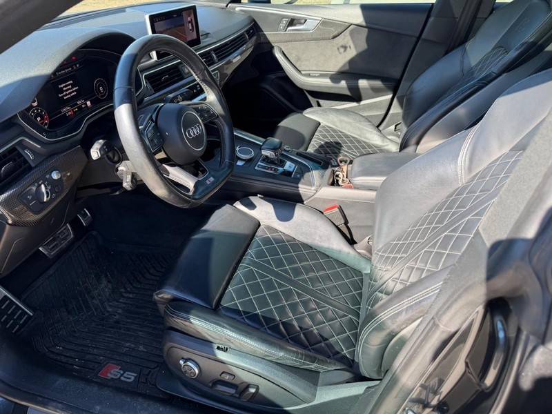 Audi S5 Sportback Vehicle Full-screen Gallery Image 11