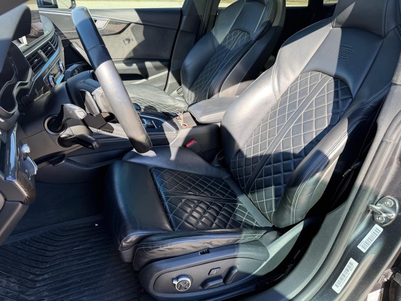 Audi S5 Sportback Vehicle Full-screen Gallery Image 12