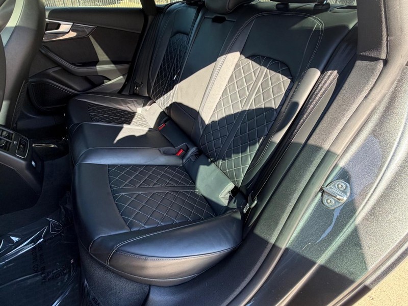 Audi S5 Sportback Vehicle Full-screen Gallery Image 17